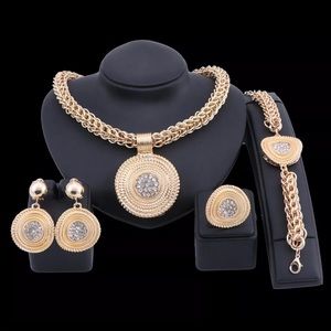 Lovely Rhinestone Neckless Set